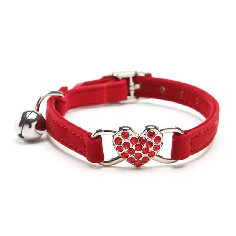 Collier en forme de coeur avec clochette