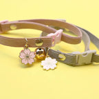 Collier en velours côtelé avec fleur et clochette